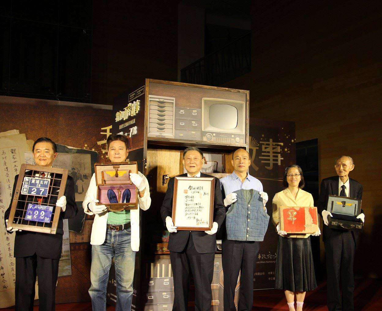 遷臺歷史記憶巡展高雄首航  韓國瑜：珍惜每個歲月淘洗歷...