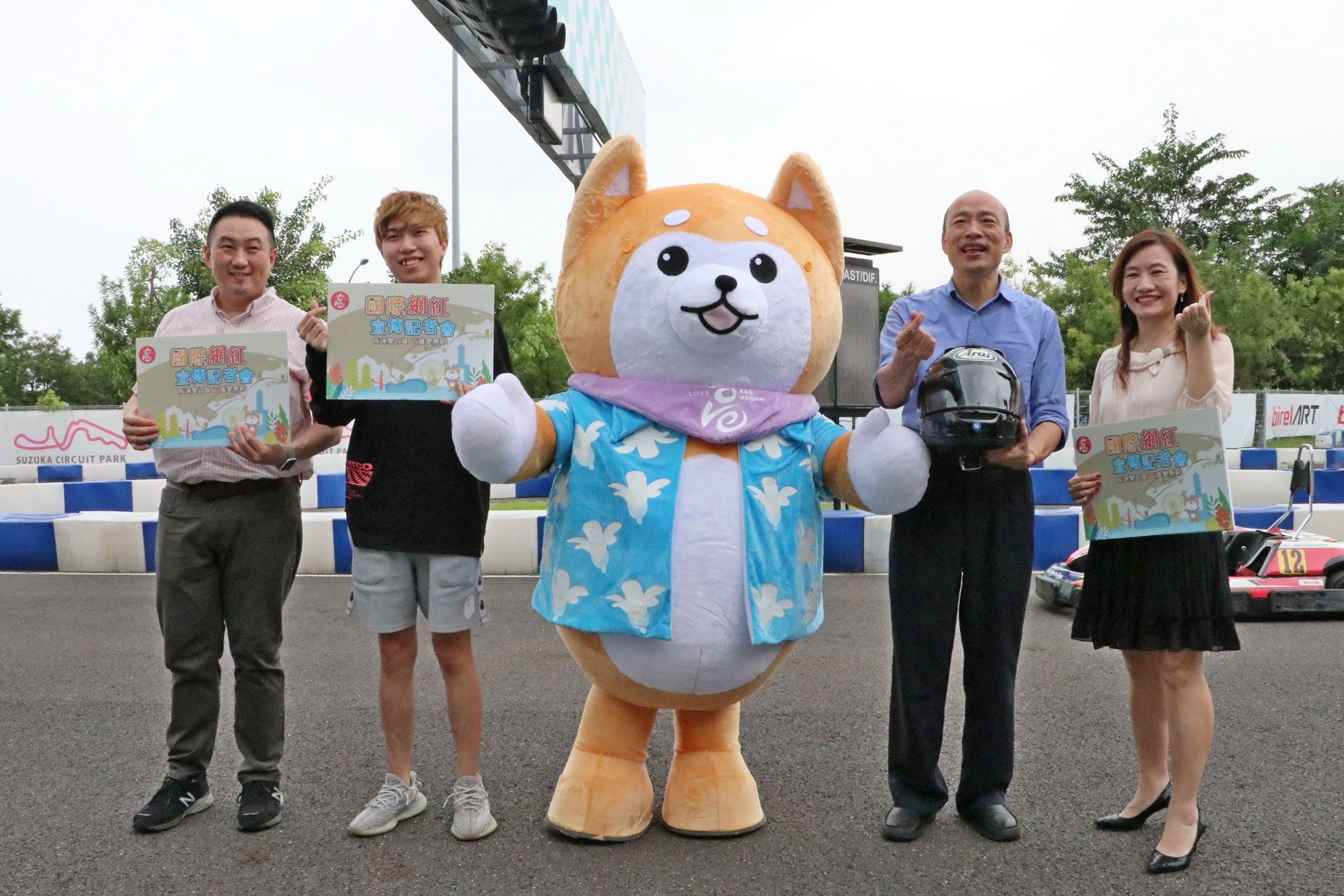 韓國瑜邀請國際網紅行銷高雄  同場較勁卡丁車