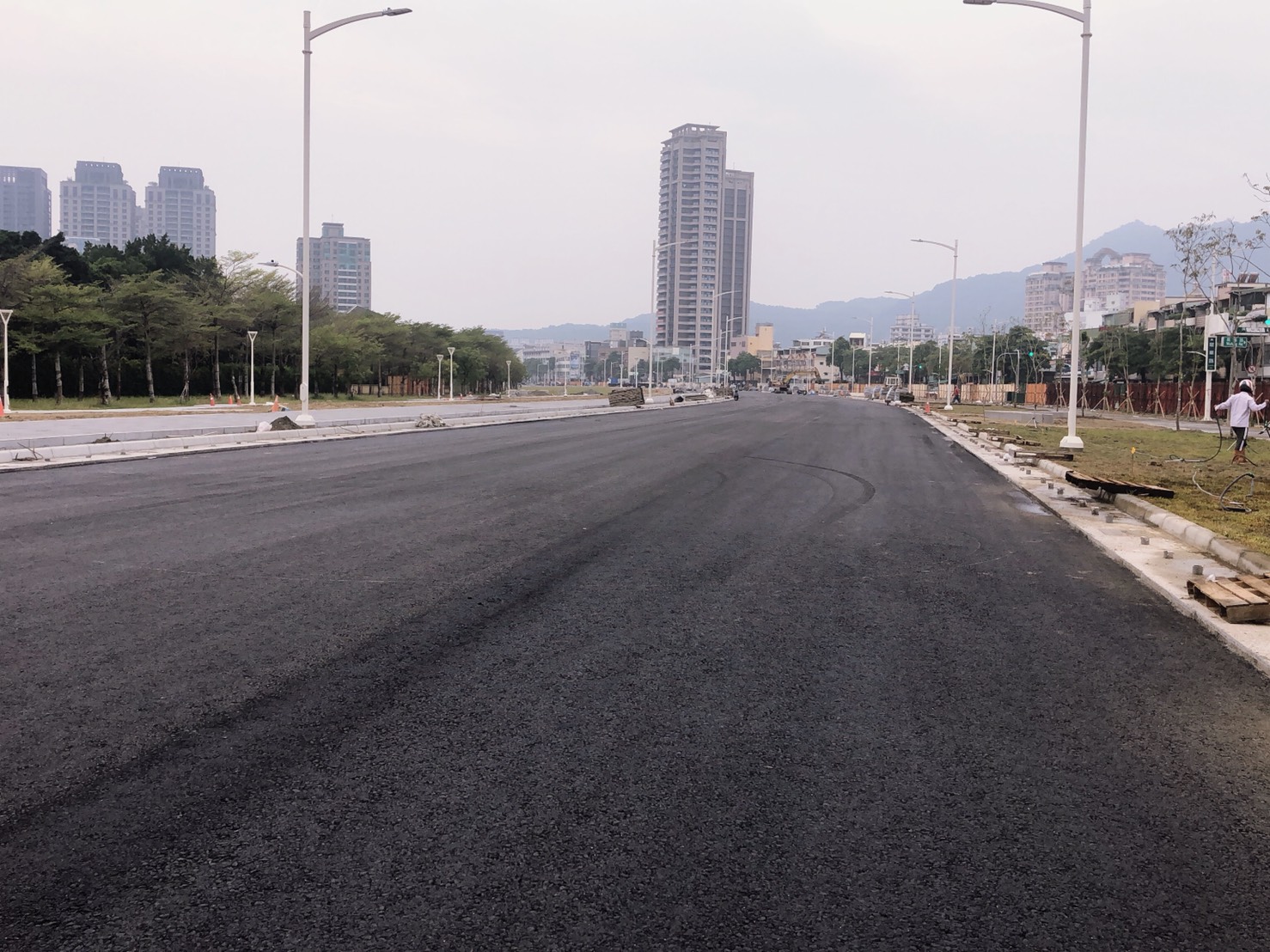 高市馬卡道路園道美術館段   順應民意變更路寛...