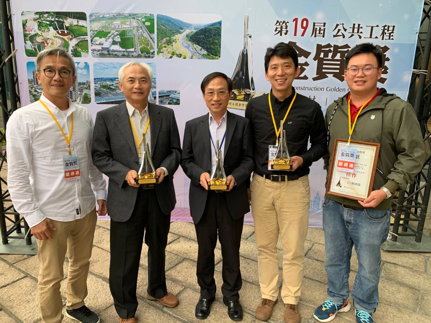 高雄濱海聯外道路工程  再度榮獲公共工程金質獎...