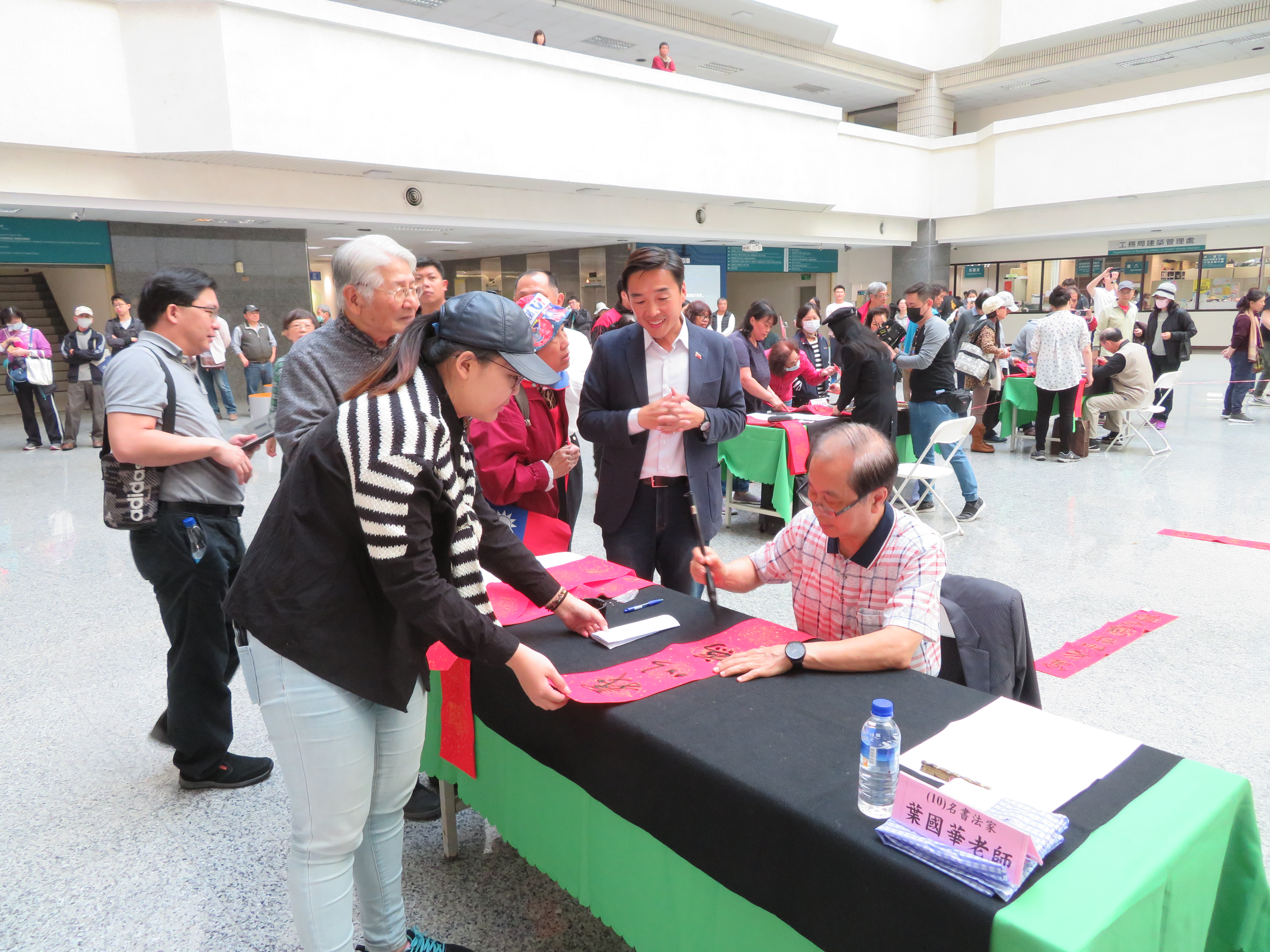 書法大師親筆揮毫  高雄贈送市民限量免費春聯...