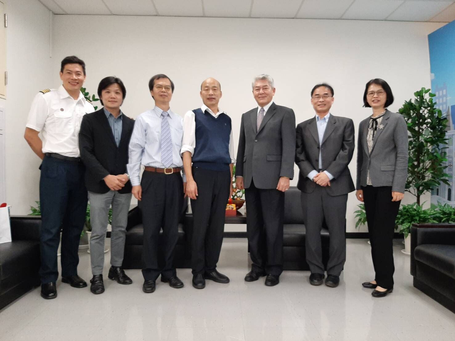 空勤總隊長感謝協助  韓國瑜:歡迎黑鷹直升機進駐高雄...