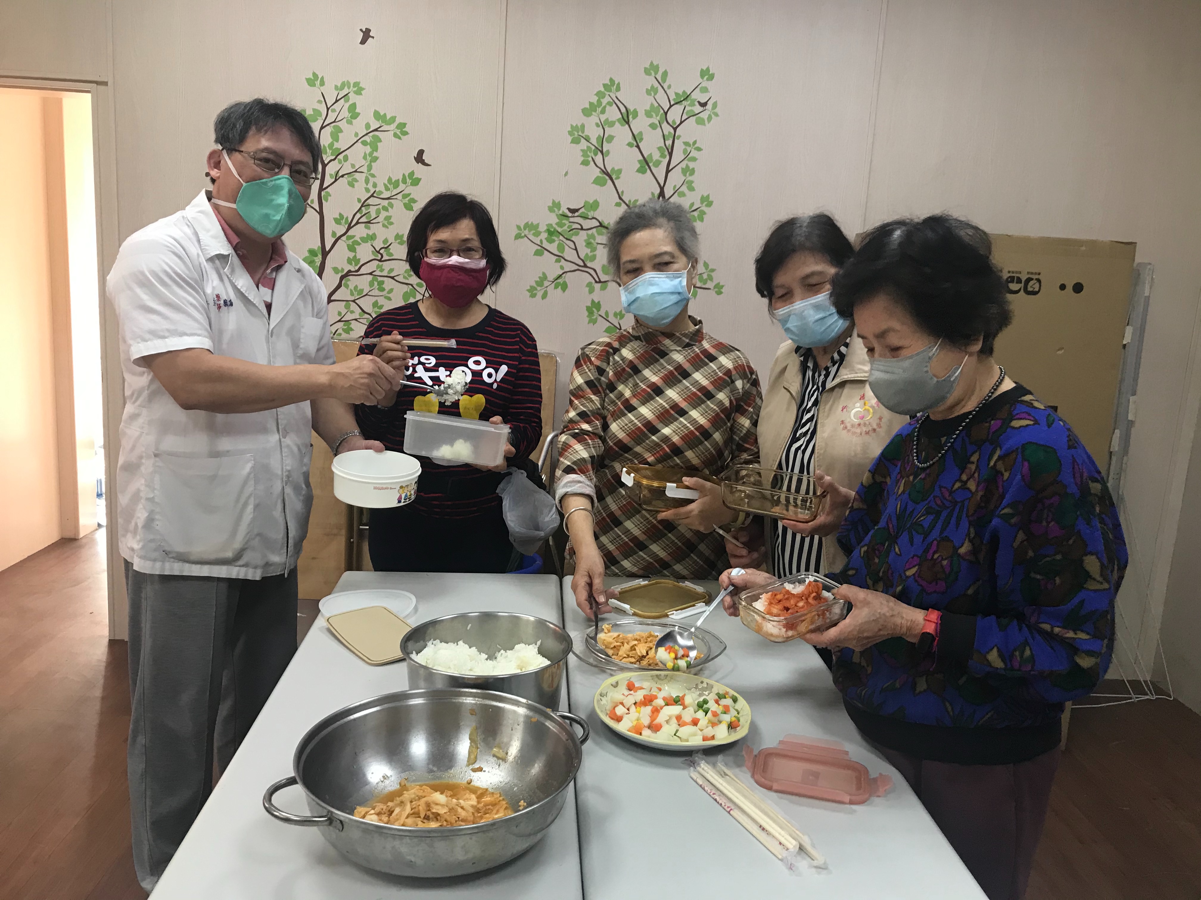 高市長照據點強化防疫  停老人共餐改便當外帶...
