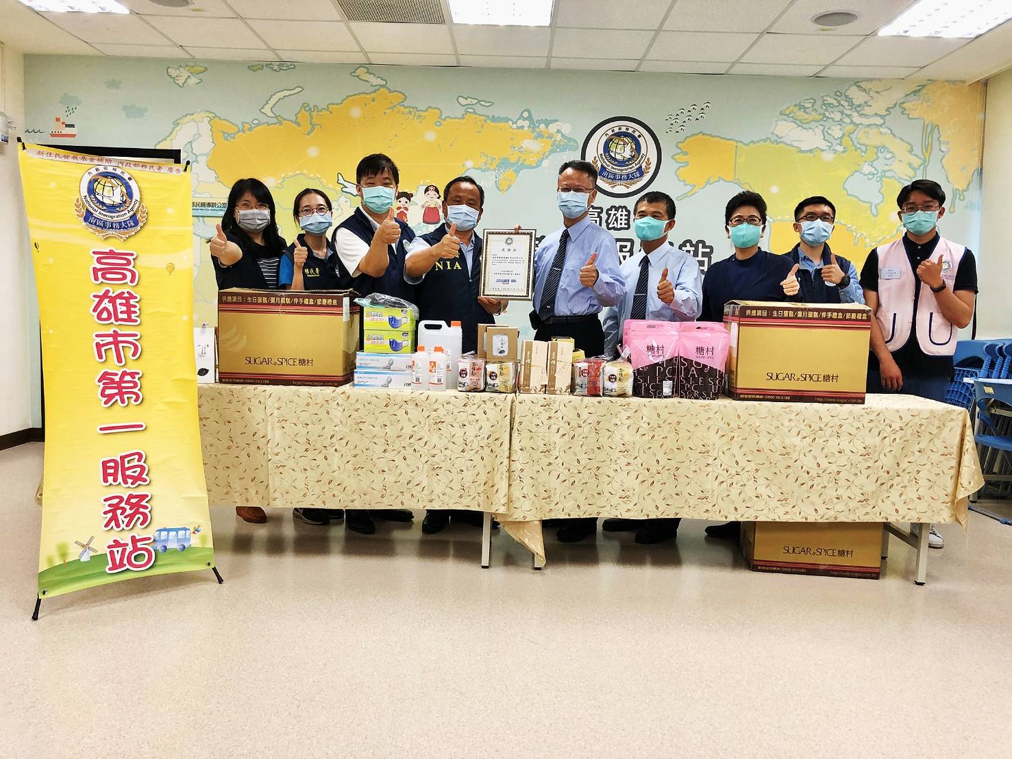 高雄慈濟捐贈物資  攜手移民署同心防疫...
