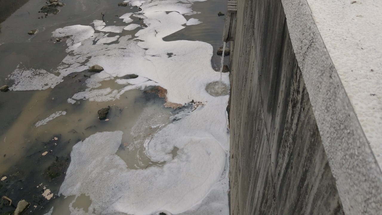 高市加強巡查燕巢溝渠  查獲雞肉加工廠偷排廢水...