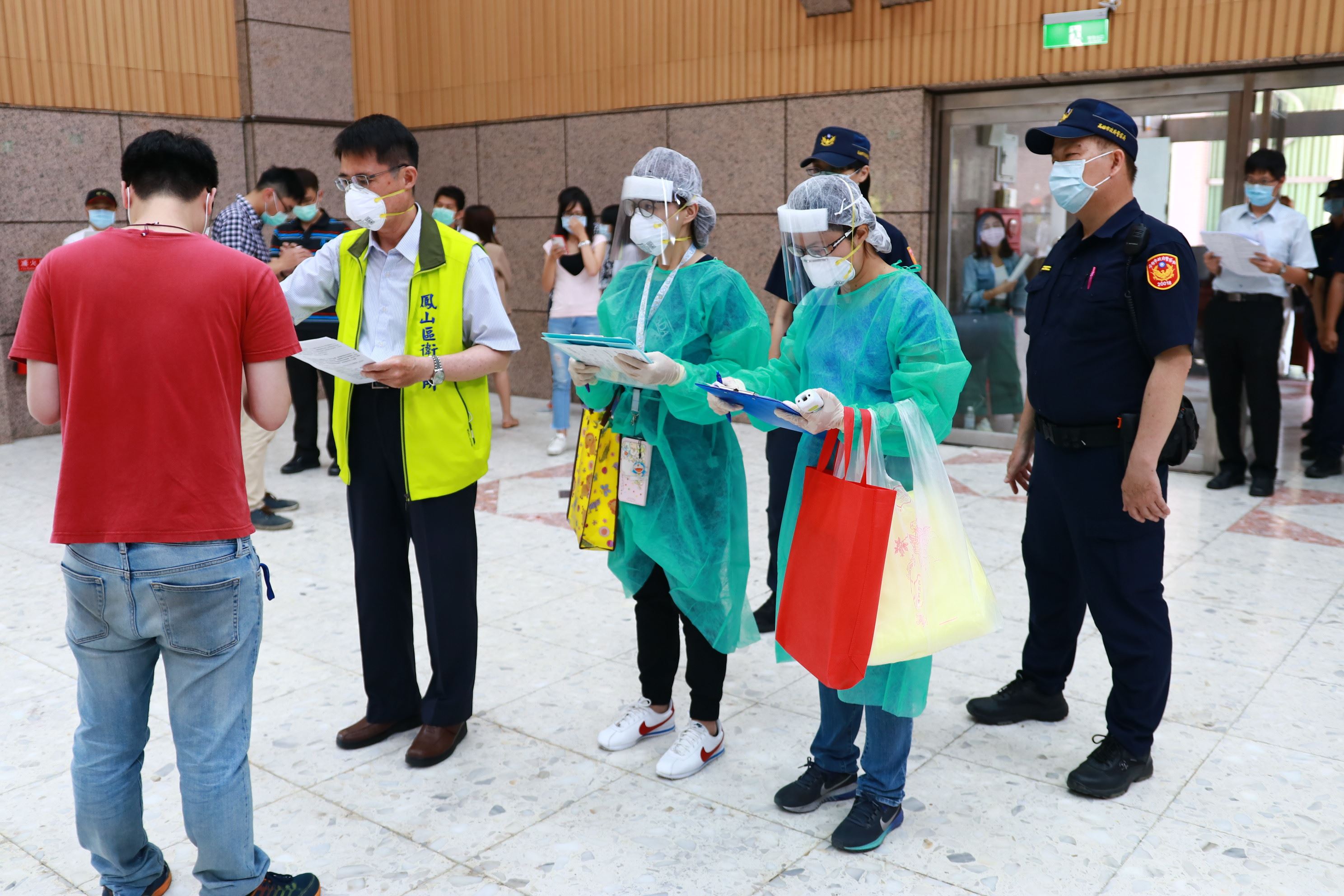 高市實兵演練「群聚感染」  充分準備防範未然...