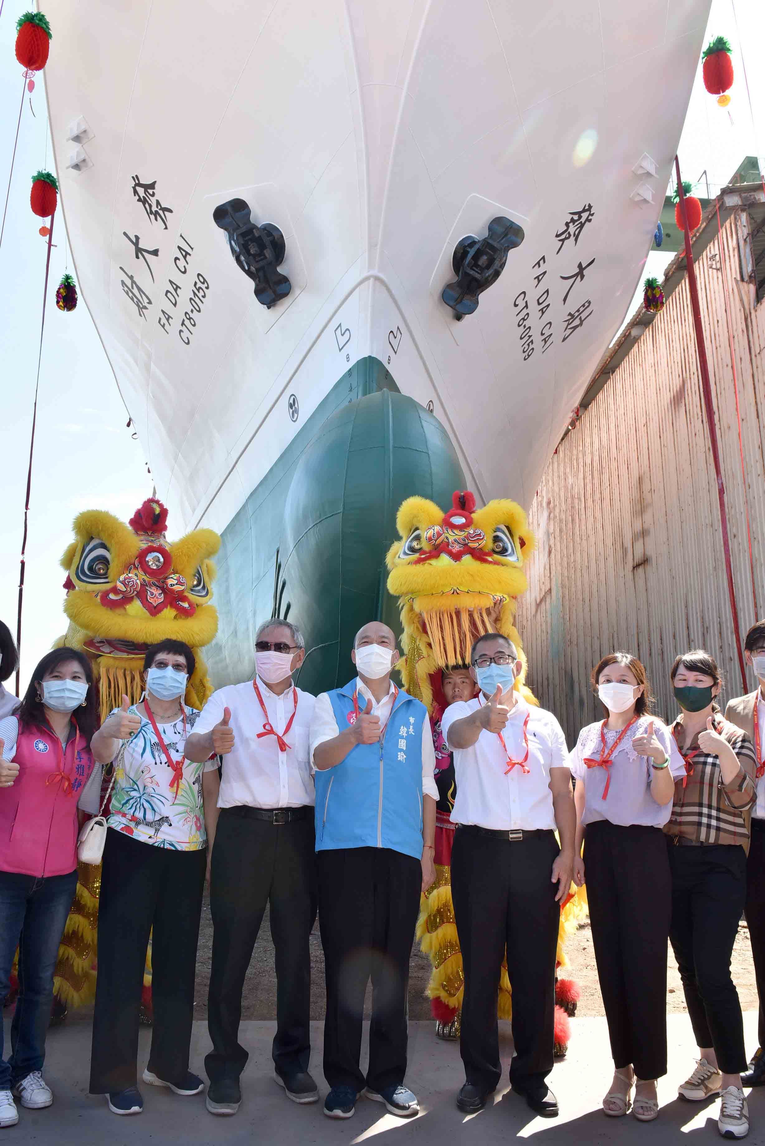 高雄遠洋漁船添主力  秋刀魷釣船下水典禮盛大舉行 ...