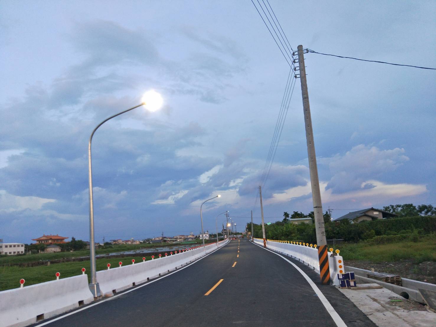 高雄美濃西門大橋  南側道路開放通車...