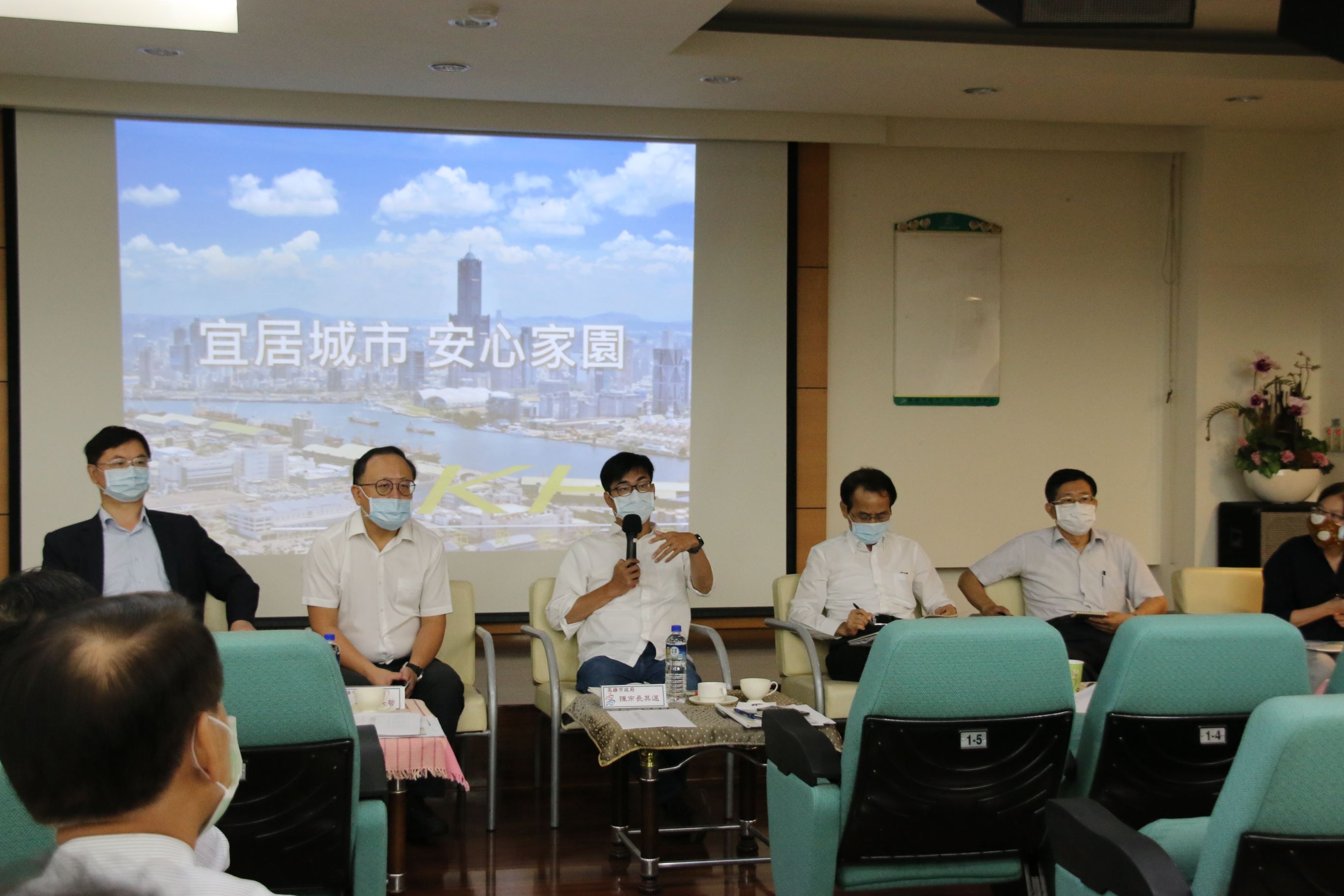 高雄落實兩年拚四年  陳其邁:無縫接軌趕緊上工...
