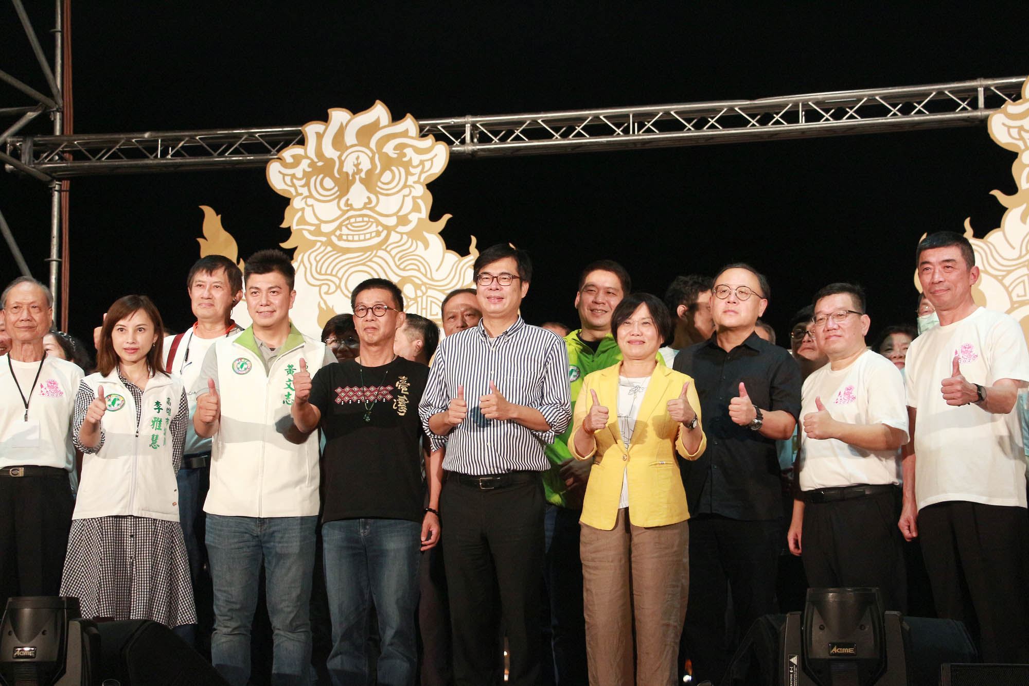 高雄萬年季閉幕火獅燒化  陳其邁暖心為民祈福...