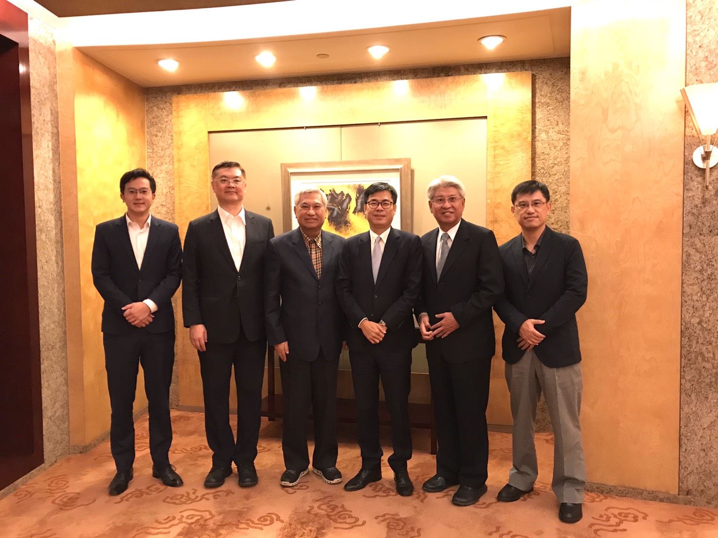 穩懋半導體進駐南科高雄園區  陳其邁允加速建廠、徵才、...