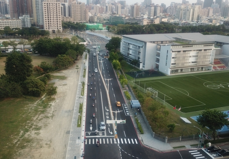 高雄蓮池潭風景區  勝利路拓寬開放通車...