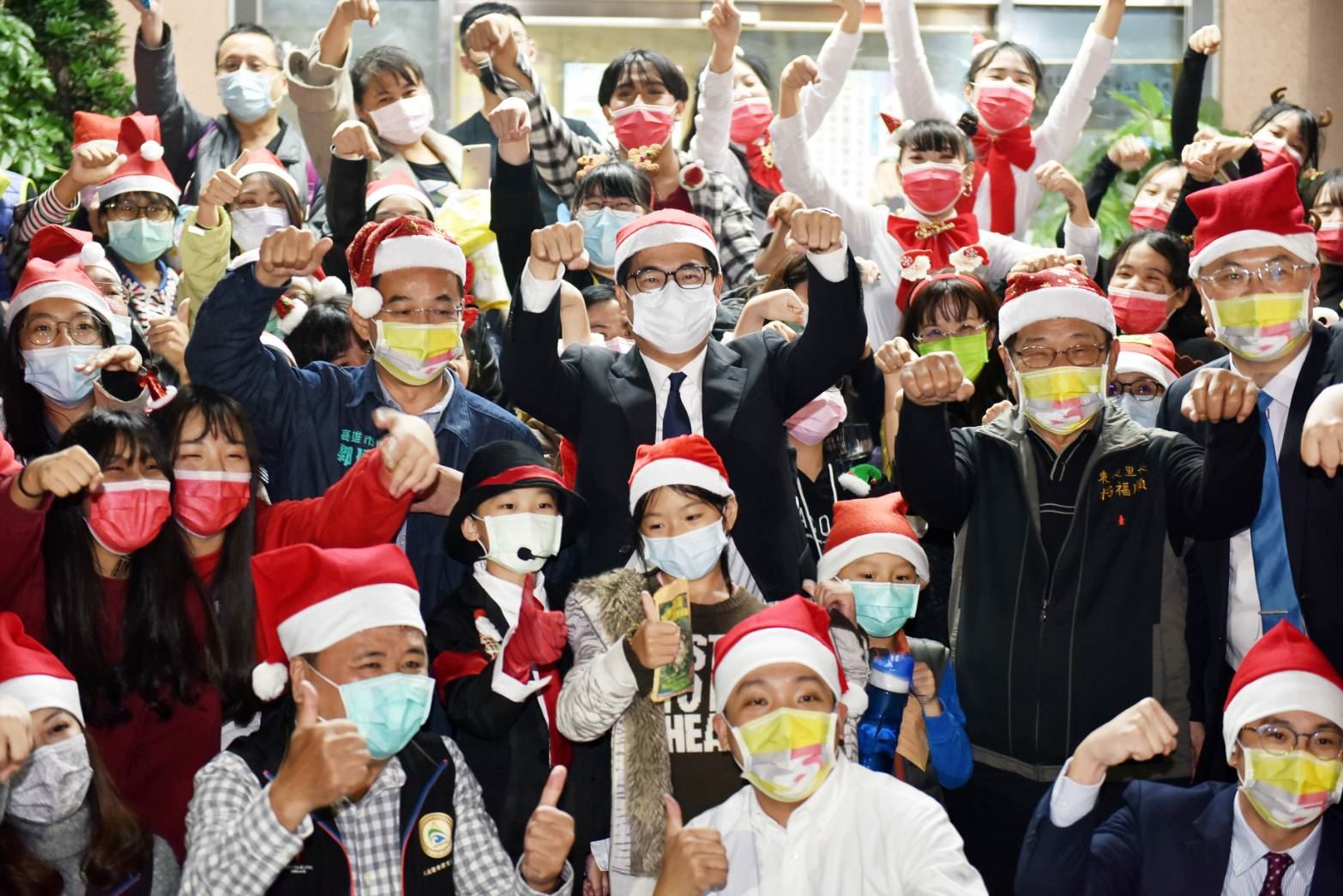 高雄光Vs.舞好氣氛  陳其邁美麗島同樂:Merry Christmas...