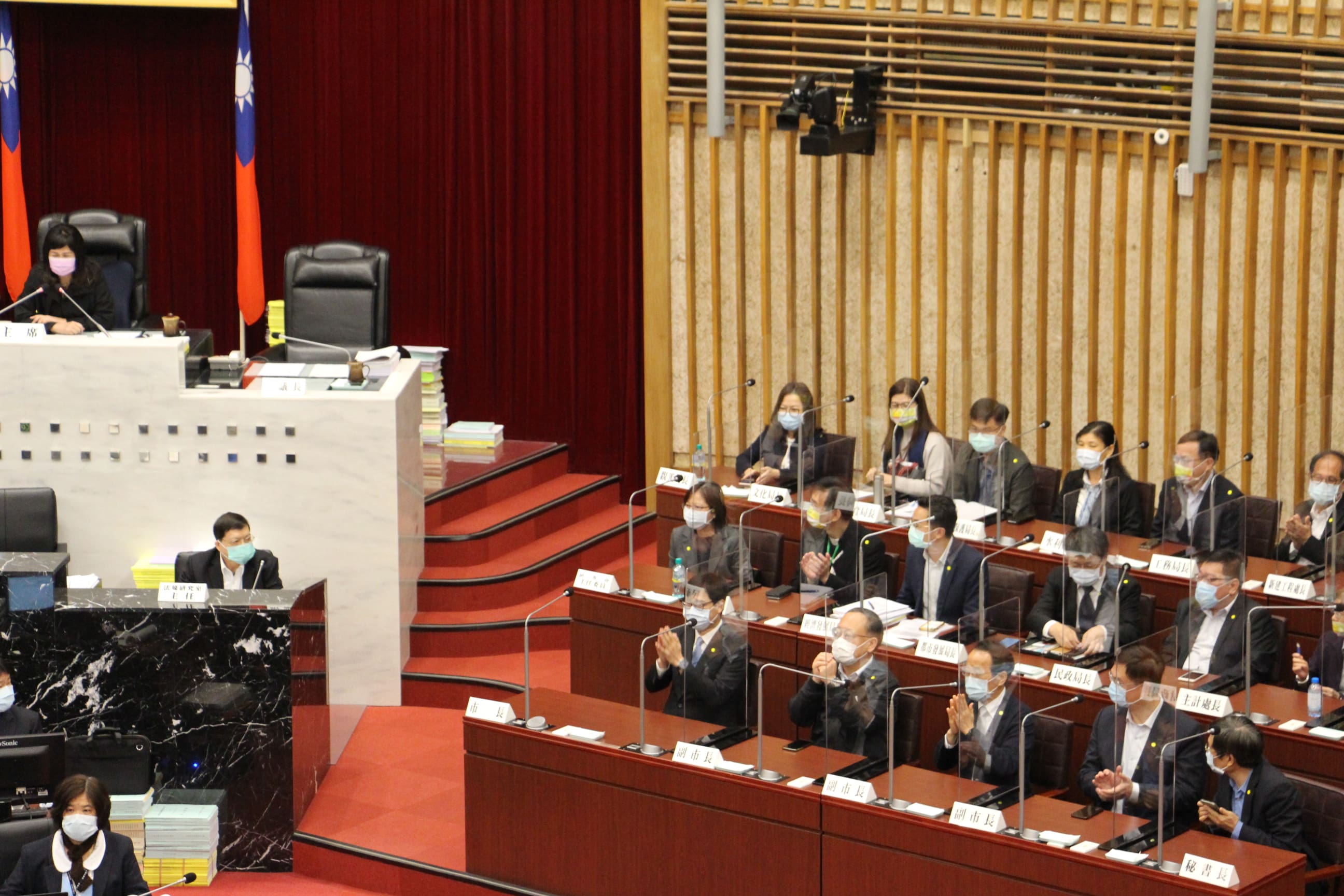 高市議會召開臨時會  陳其邁拜會支持總預算案...