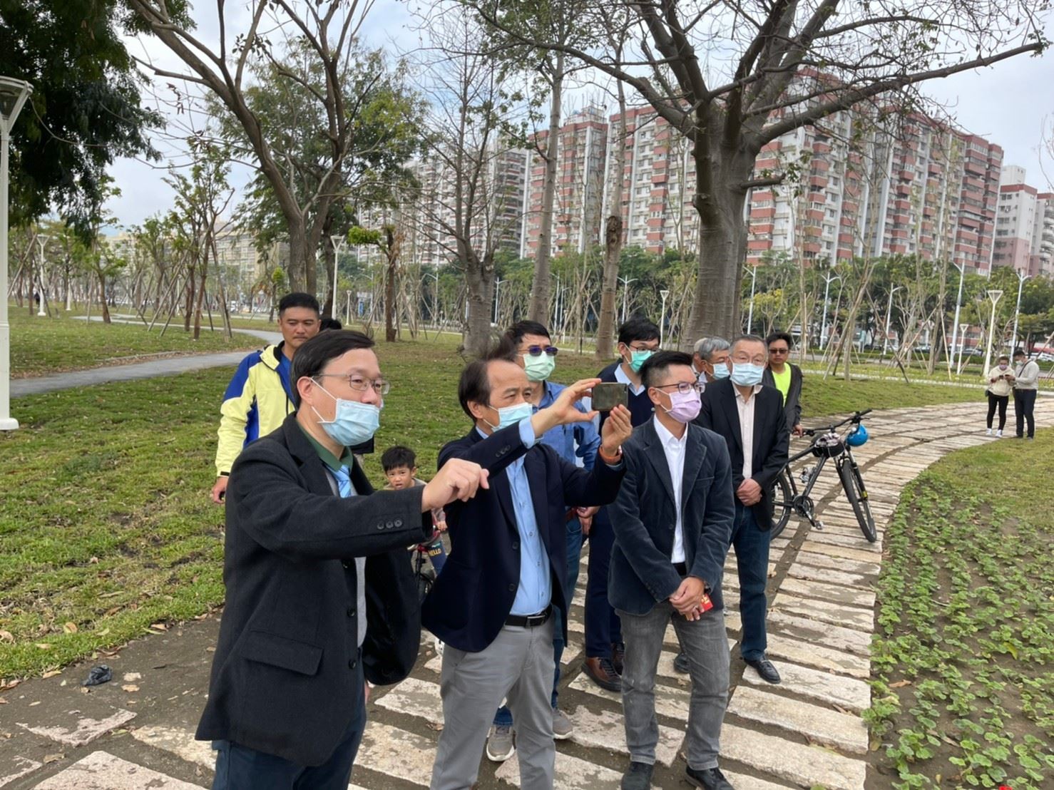 大家來走春，綠園道打卡...
