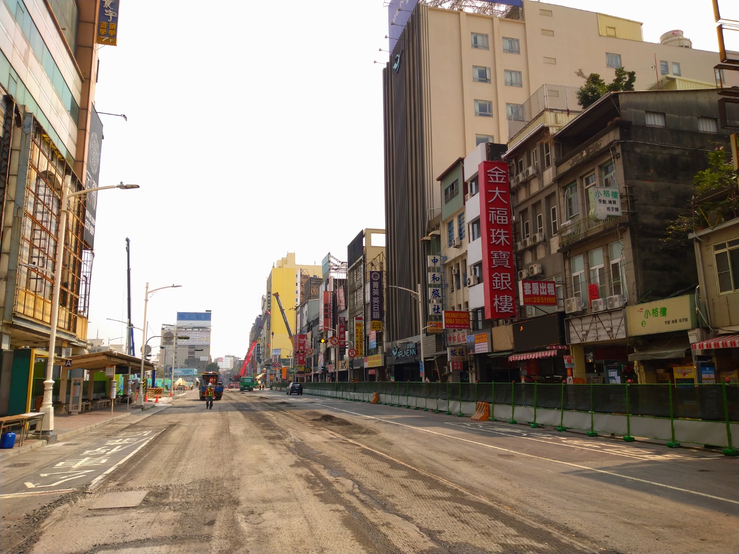 中博高架橋樑柱卸下  沿線建物視野好開闊...