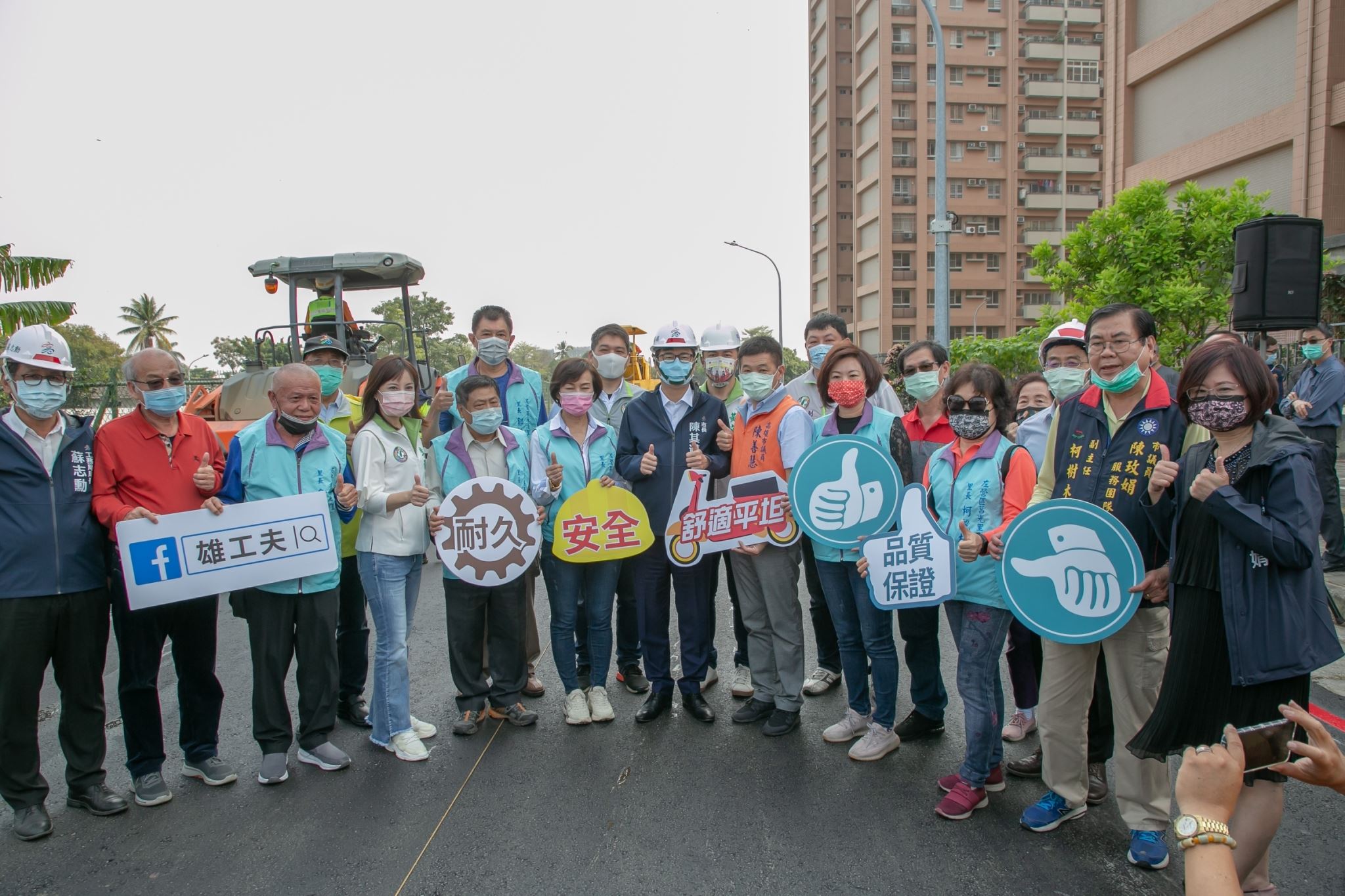 高市眷村道路養護權責爭議  陳其邁：市府率先施作、保障居民通行安全