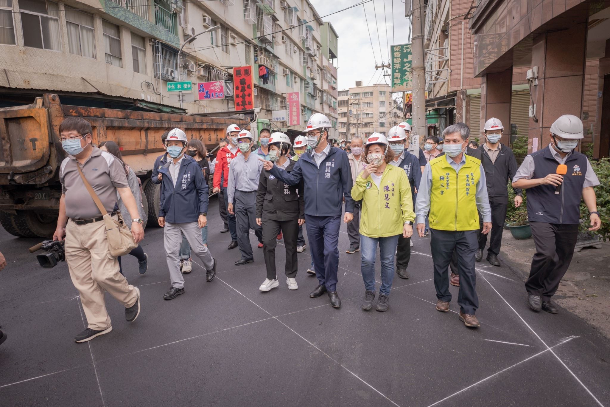 視察路平工程要求各項細節  陳其邁：23.7億經費力求「高高...
