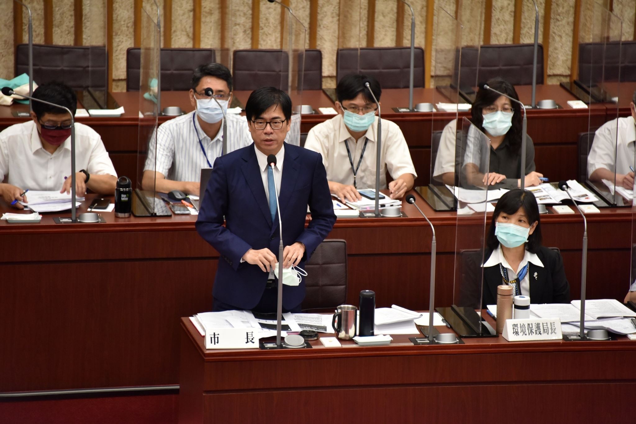 赴議會專案報告環境汙染防制作為 陳其邁：持續發展綠電，...