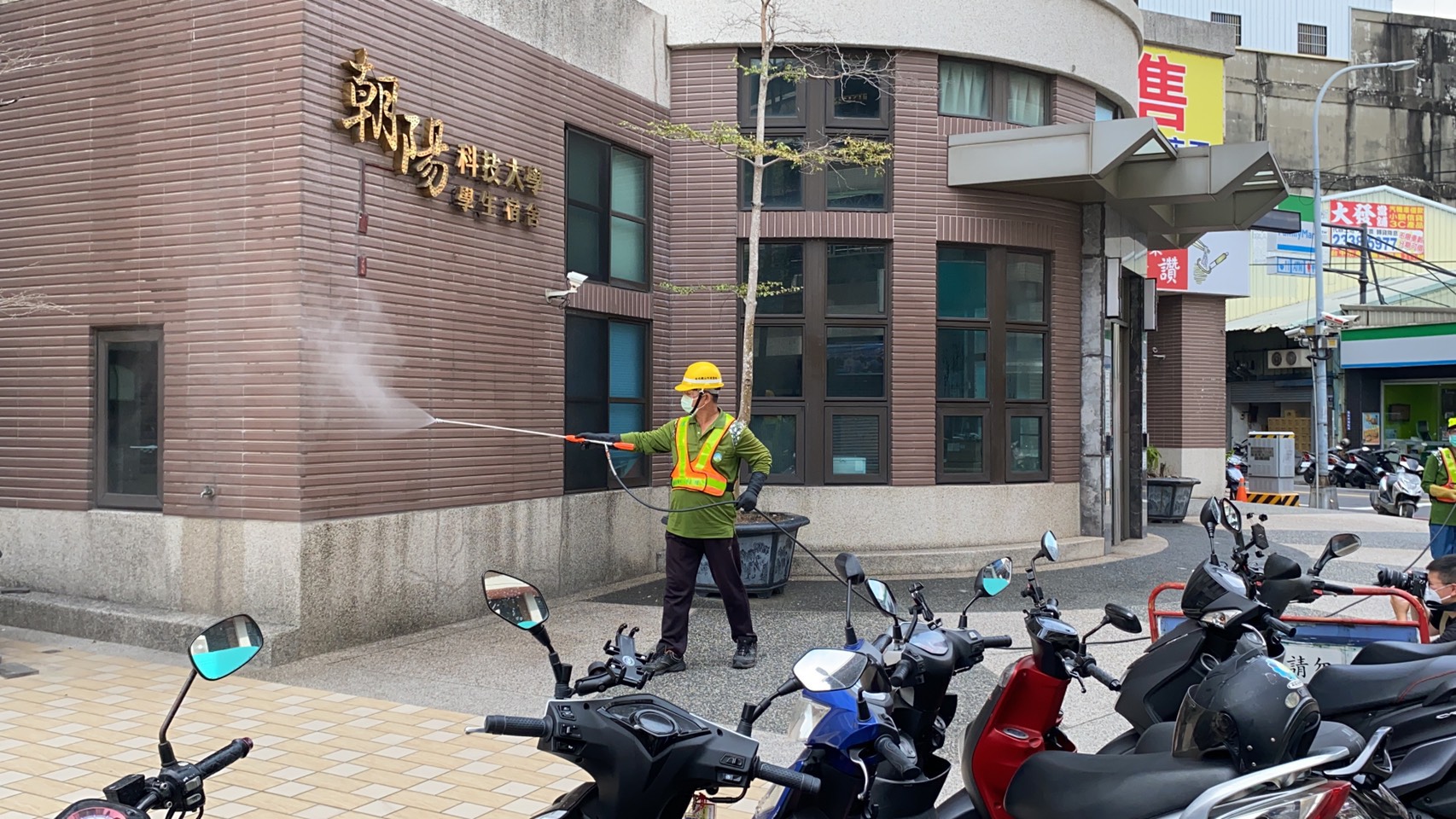 聯手圍堵病毒擴散  中市防疫消毒大隊跨區支援霧峰區 ...