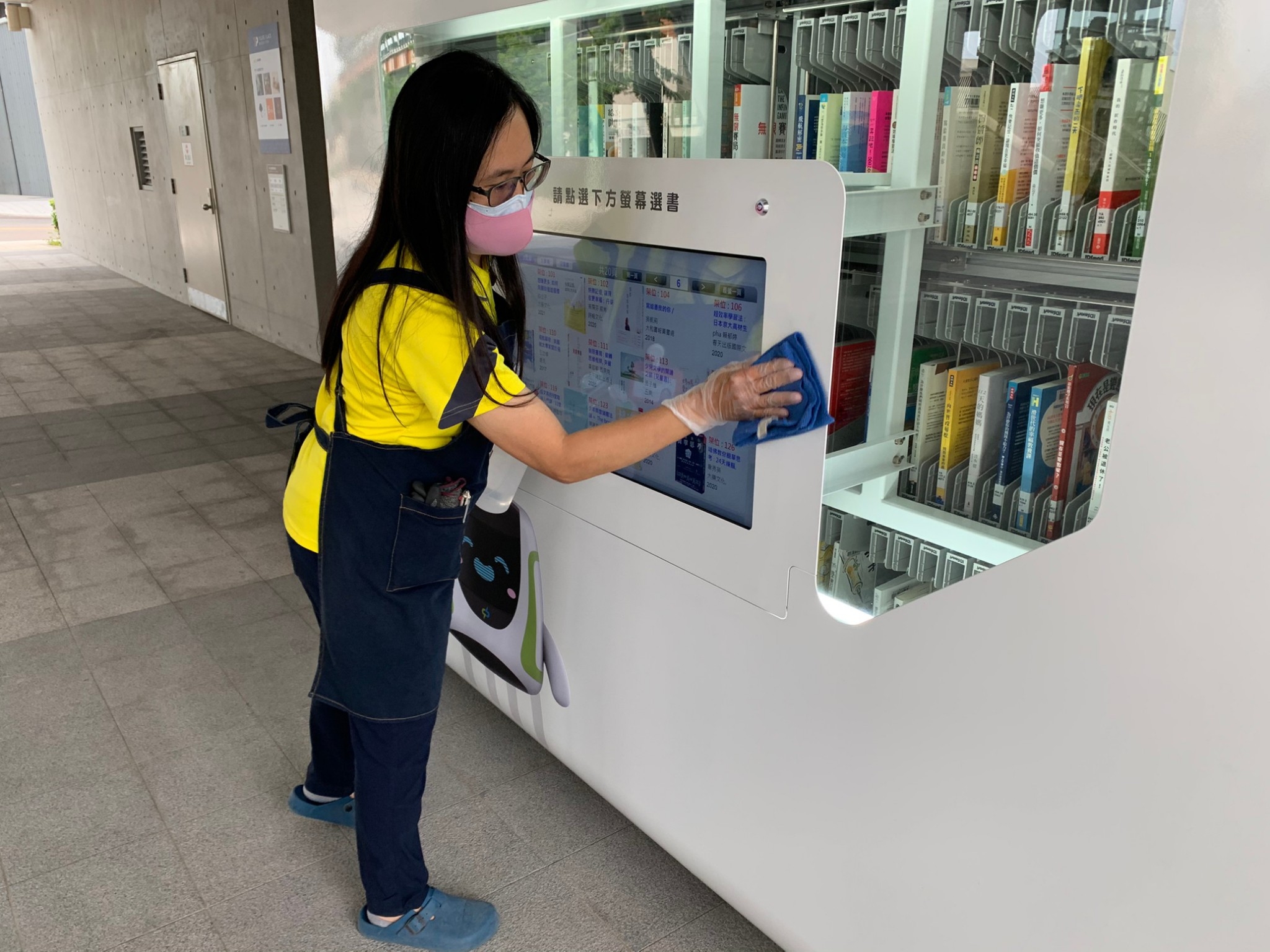 中市推出「捷運自助借還書站」 疫情期間安心閱讀...