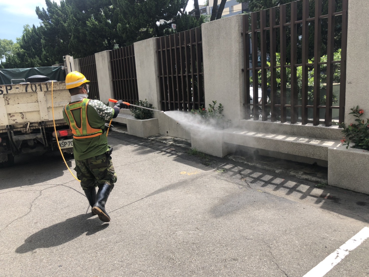 降低疫情風險！中市府執行工業區及移工宿舍大清消...