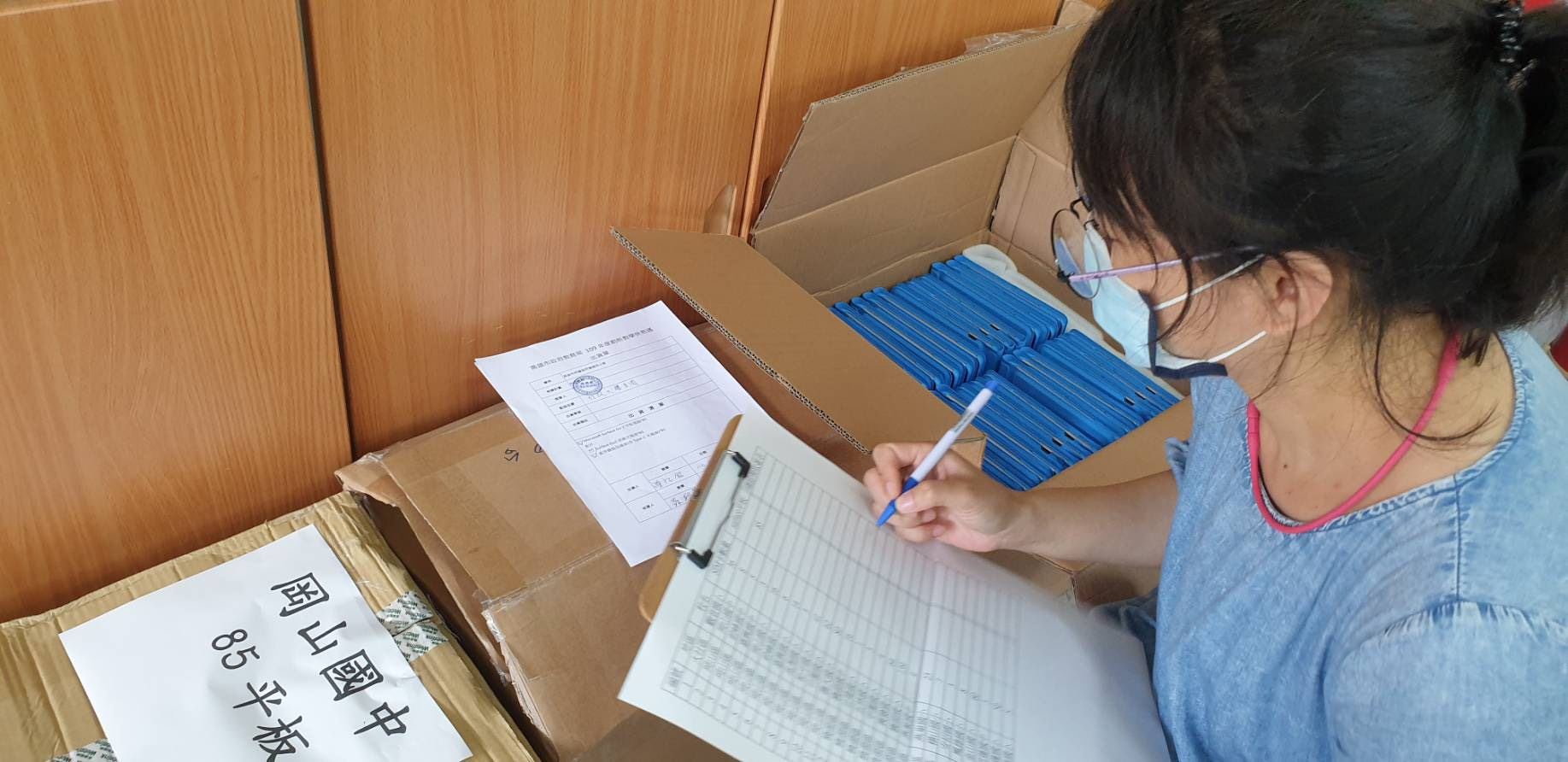 讓弱勢孩子線上快樂學習 高雄市「快易通」送出5千台平板...