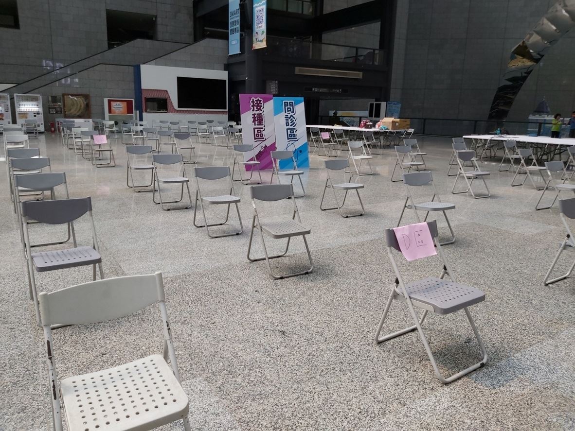 高市首波長輩疫苗接種 三民區注射站準備就緒...