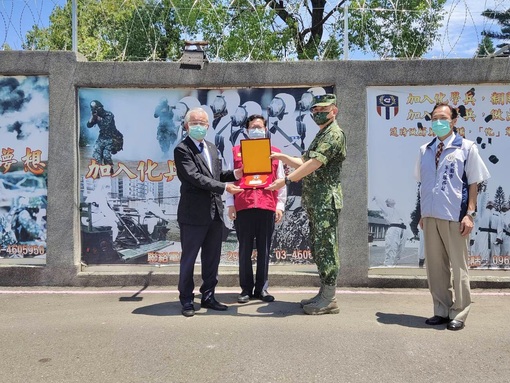 鄭市長慰問國軍33化兵群防疫辛勞 感謝國軍支援市府防疫抗...