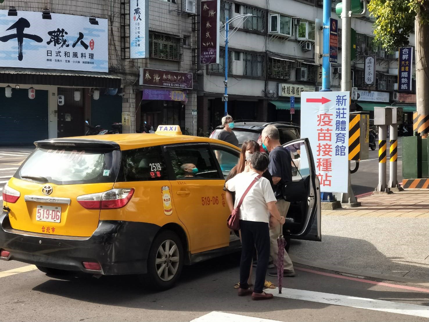 貼心接送長者打疫苗 新北接種大巴、小黃持續服務...