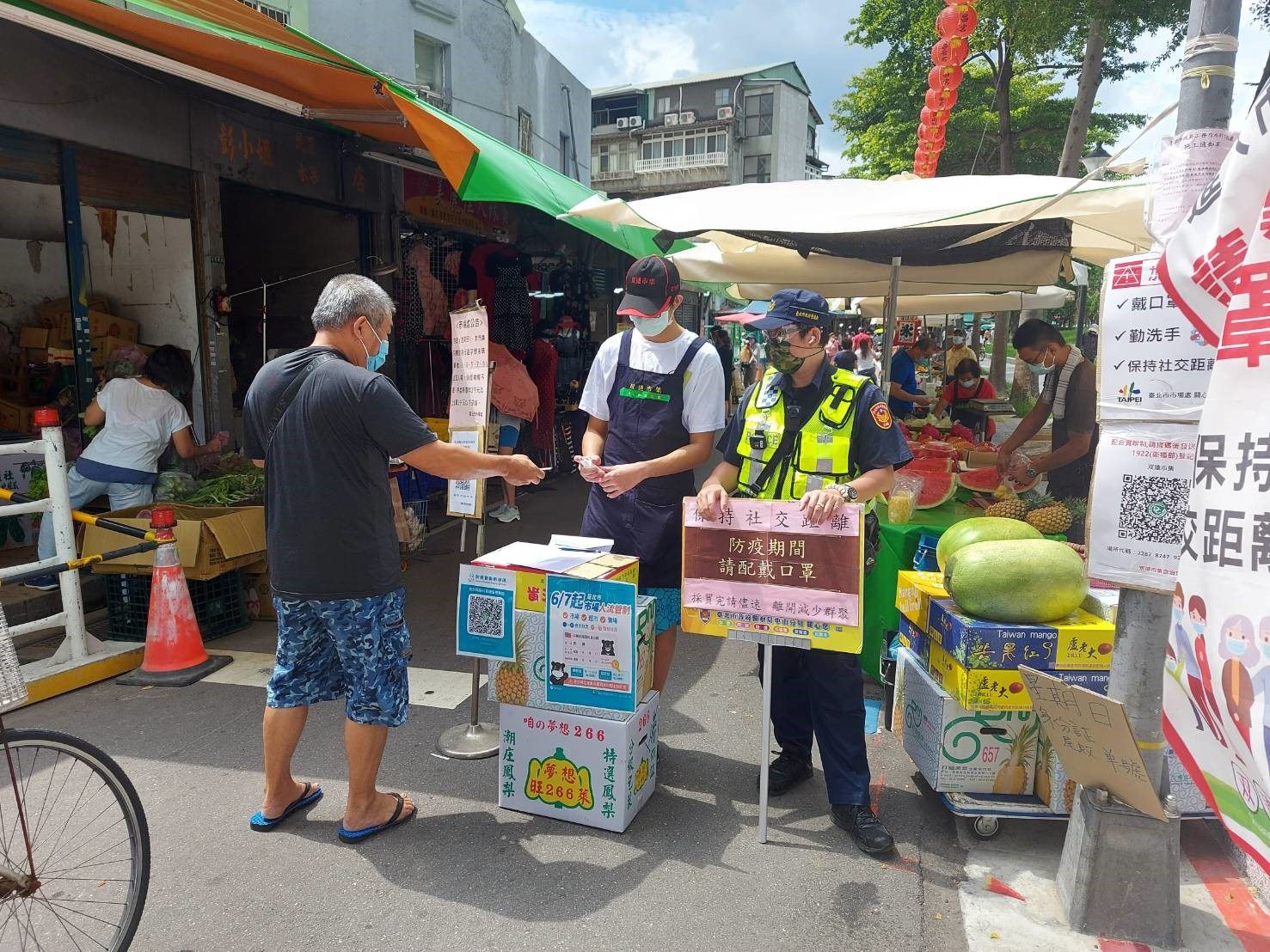 假日購物強制分流 使用台北通快速通關...