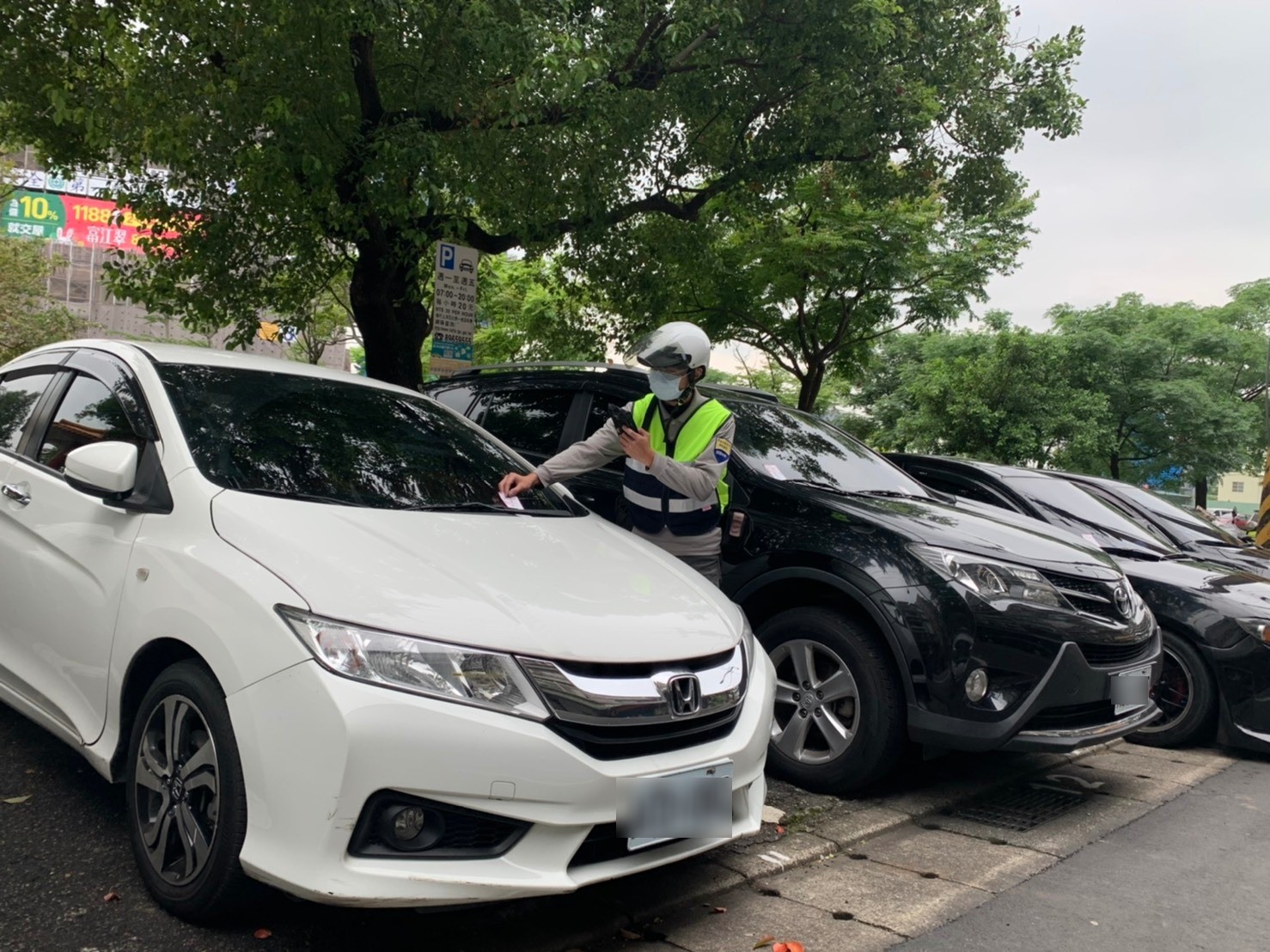 防疫第三級警戒期間 新北黃線、路邊停車格假日開放停車及...