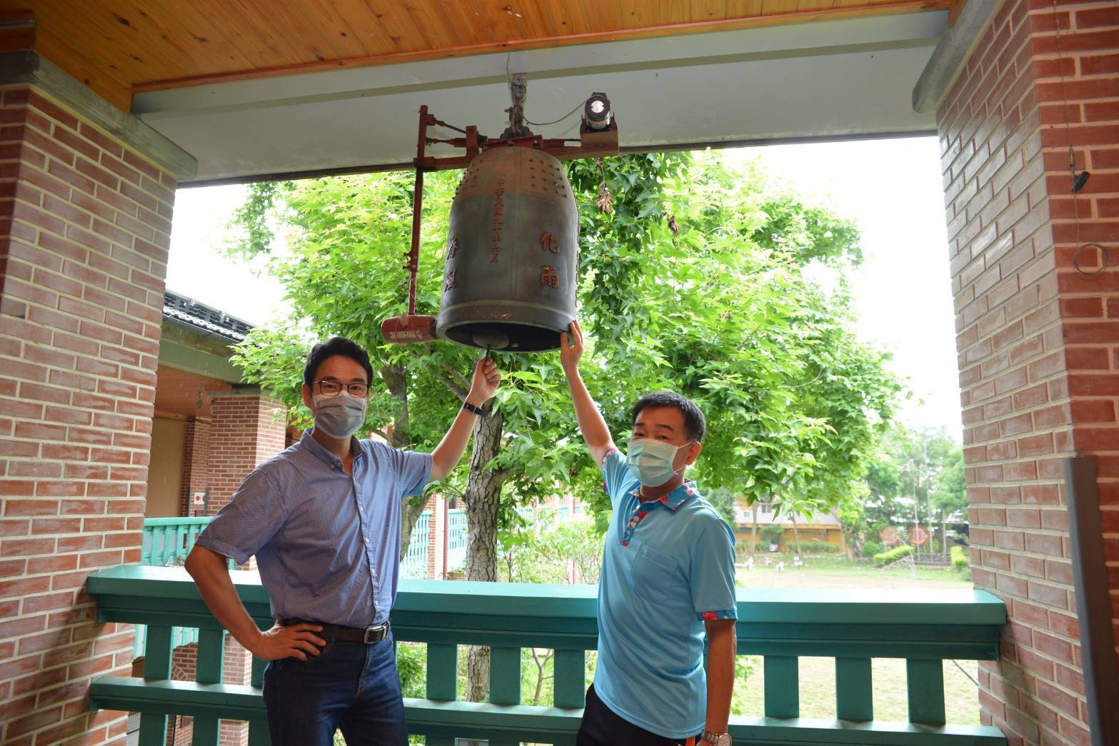台中校長共譜「等待幸福的光」 「疫」起走出黑暗...