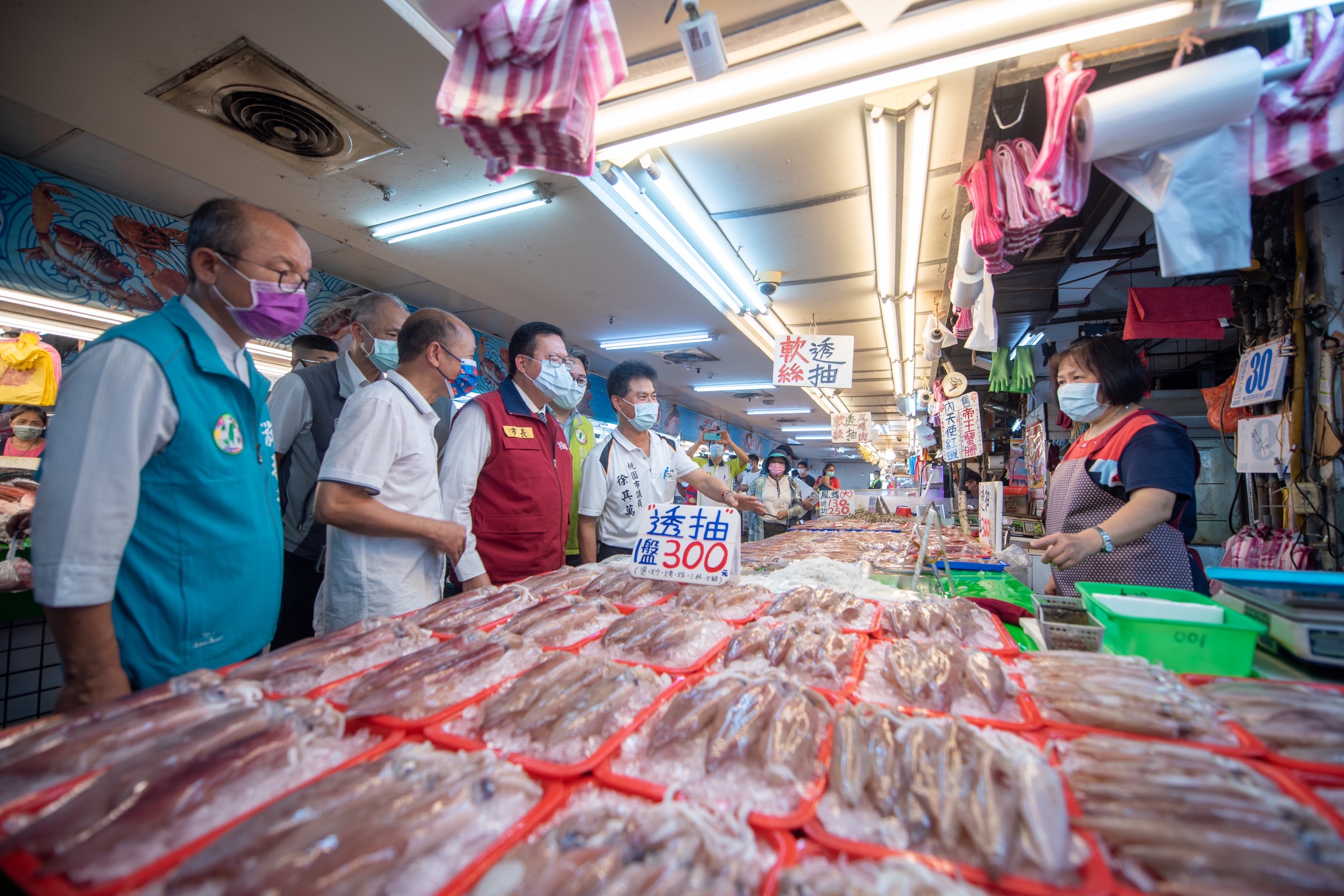鄭市長視察竹圍漁港防疫作為 落實人流減量管制、不集客