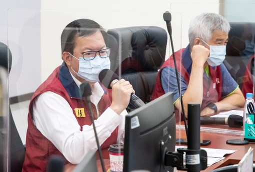 鄭市長持續爭取「通知、預約雙軌制」 推出疫苗接種服務專...