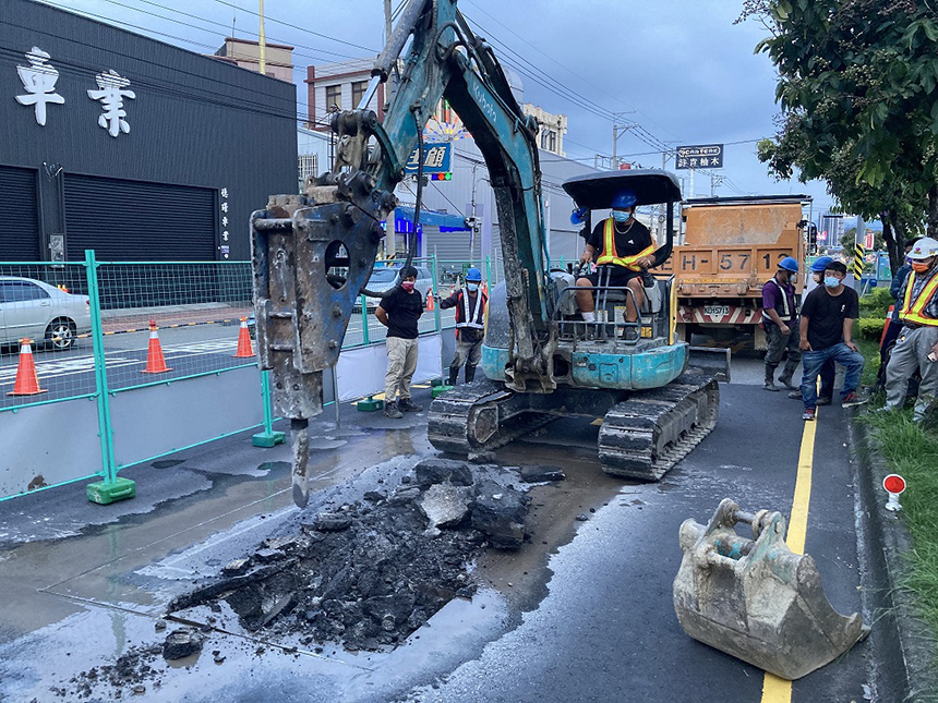 避免道路天坑接連出現  中市府委專家揪問題助改善...