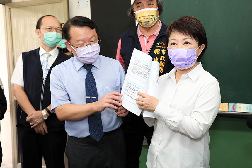 高中職以下學校9/1開學  盧秀燕視察補助近4000萬採購防疫物...