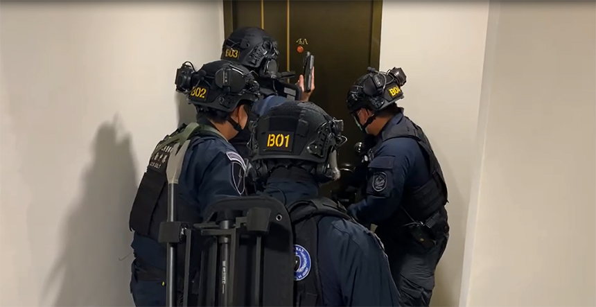 東協廣場惡徒搗蛋！遭警察逮捕掃蕩...