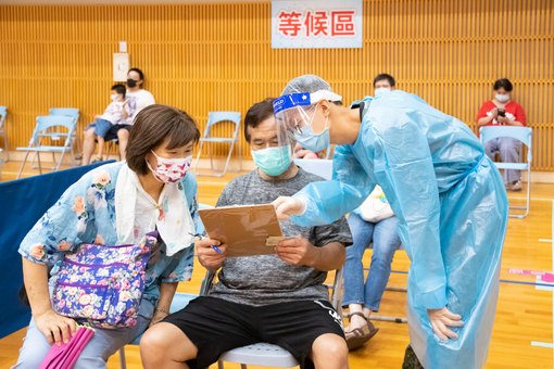 鄭市長視察第6-3輪疫苗接種 盼疫苗覆蓋率繼續提升...