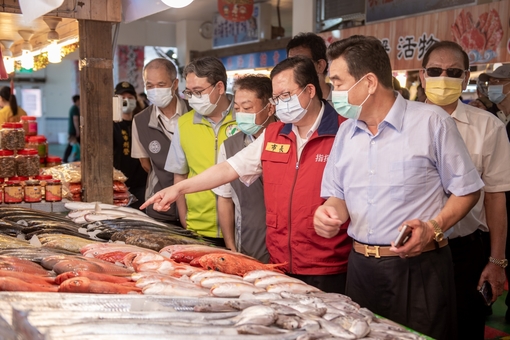 防疫措施採人流減半 永安漁港直銷中心兼顧防疫與經濟...