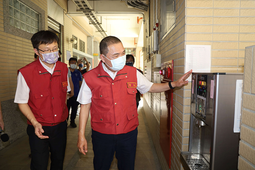 高中以下將開學  侯友宜視察校園防疫整備...