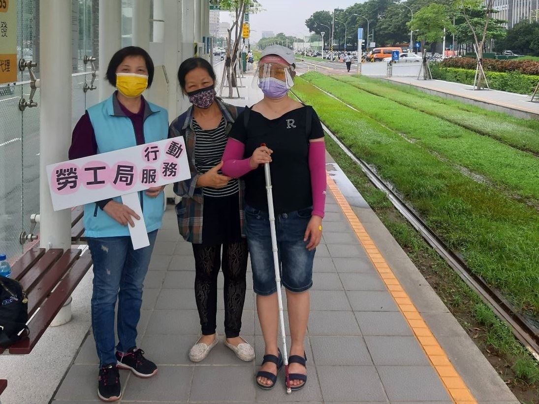 高年級志工發揮助人精神 溫暖服務弱勢...