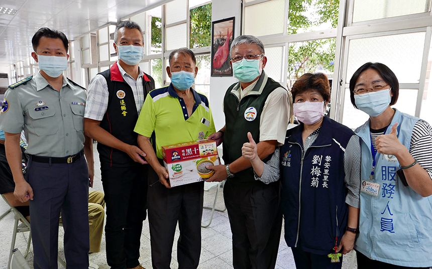 北市府關懷退舍榮民  提前送暖慶中秋...