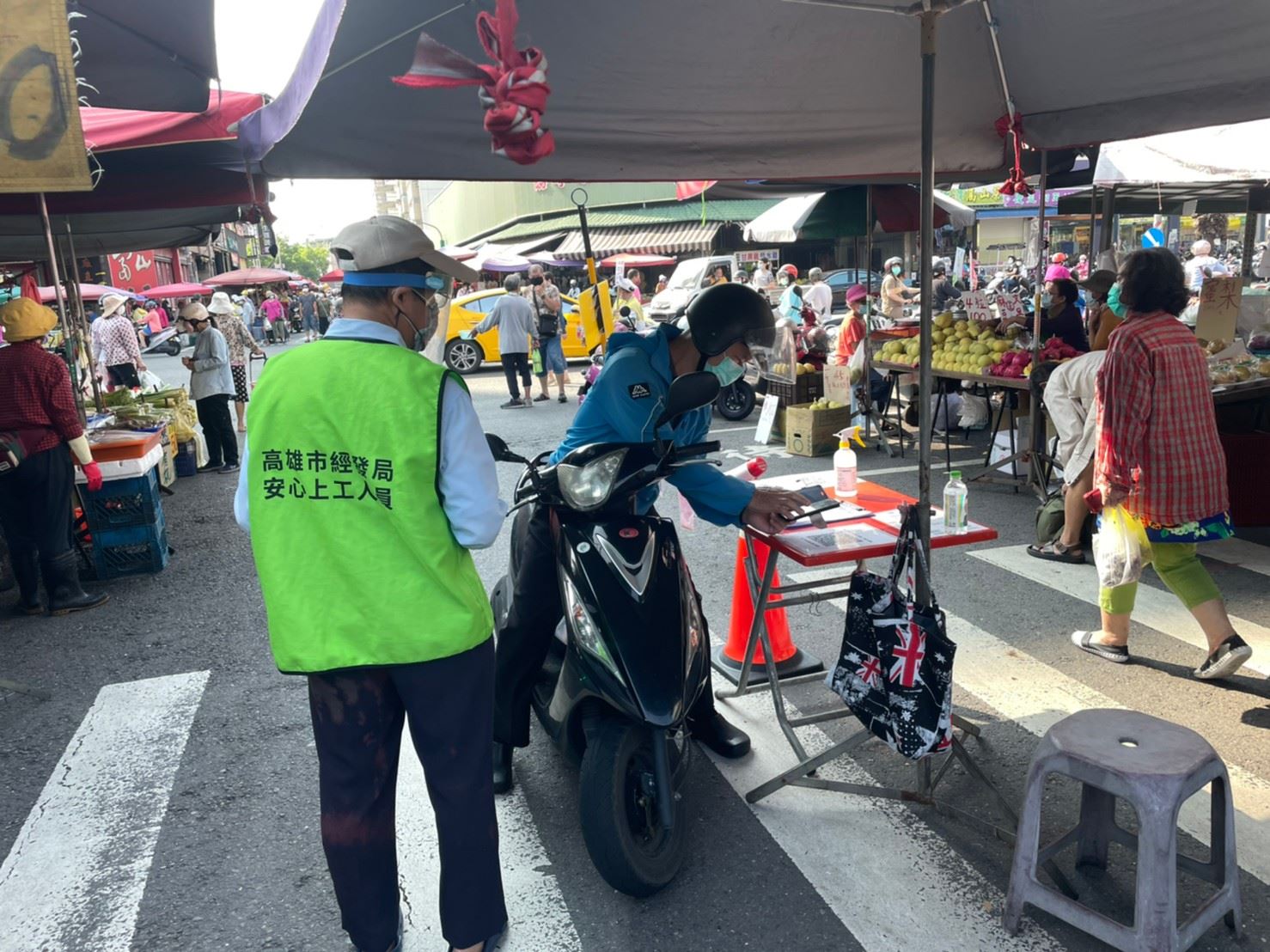 防疫不輕忽 高市稽查市場防疫措施