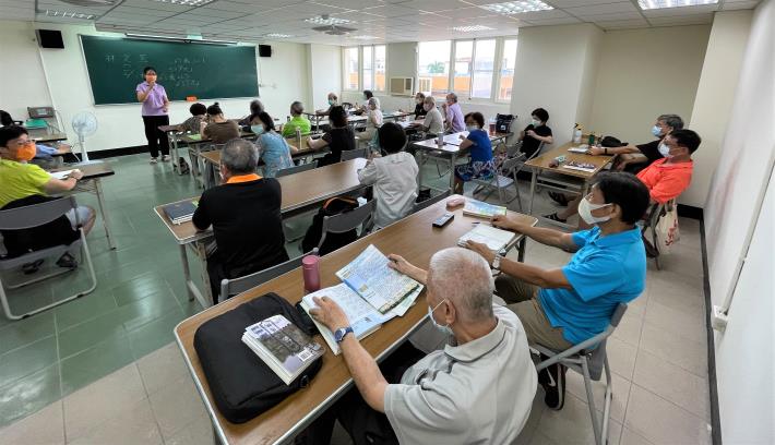 南市松柏學苑  1561長者喜迎開學...