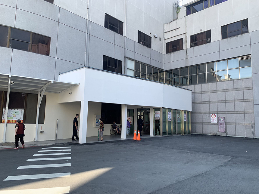 配合輕軌施工  高市聯醫調整出入動線...