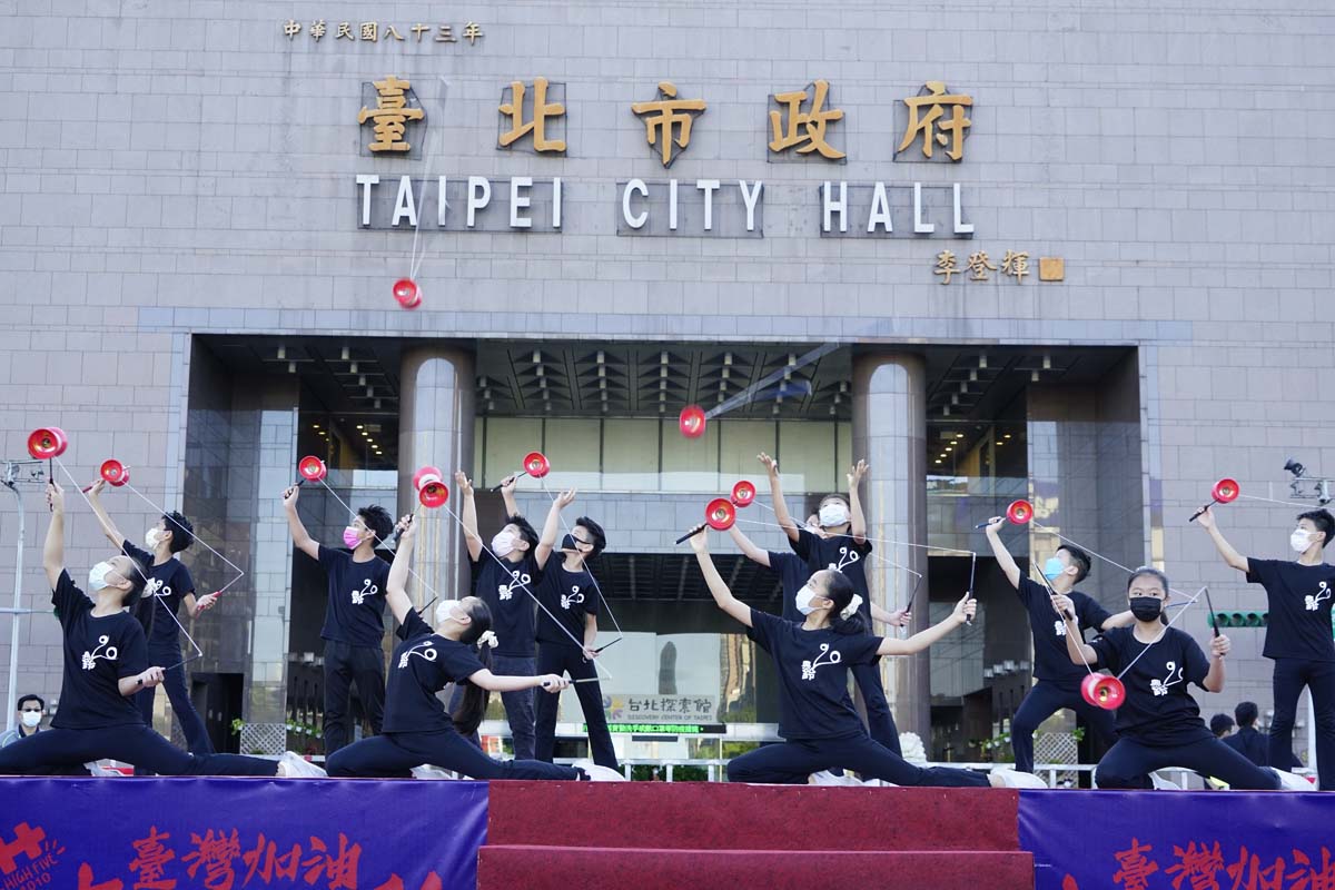 北市國慶升旗 第 7 代嗡嗡包亮相...