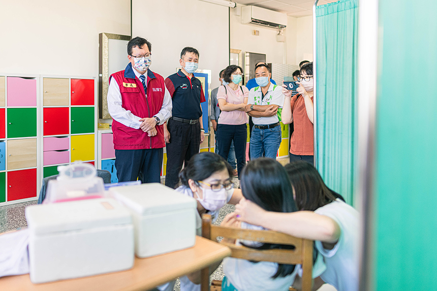 桃園305校流感疫苗接種  預計12/8完成...