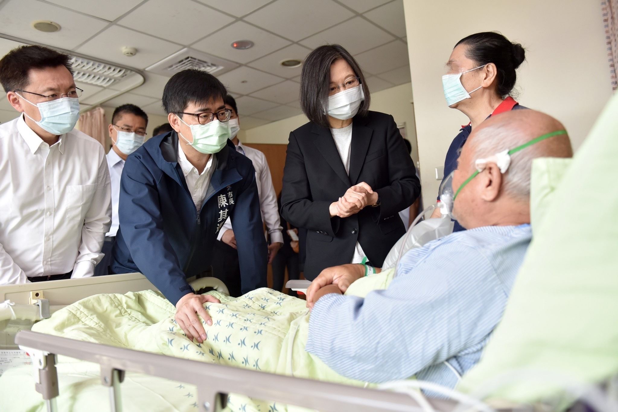 陳其邁陪同總統探視城中城傷亡者 高市將全面體檢危樓...