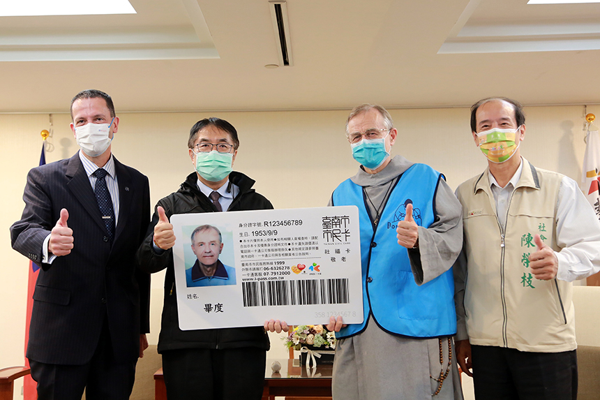 永久居留外籍長者  南市開放申辦敬老卡